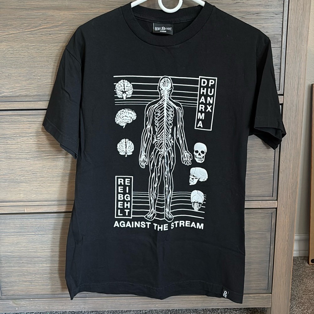 Rebel 8 eight against the stream skull tee
